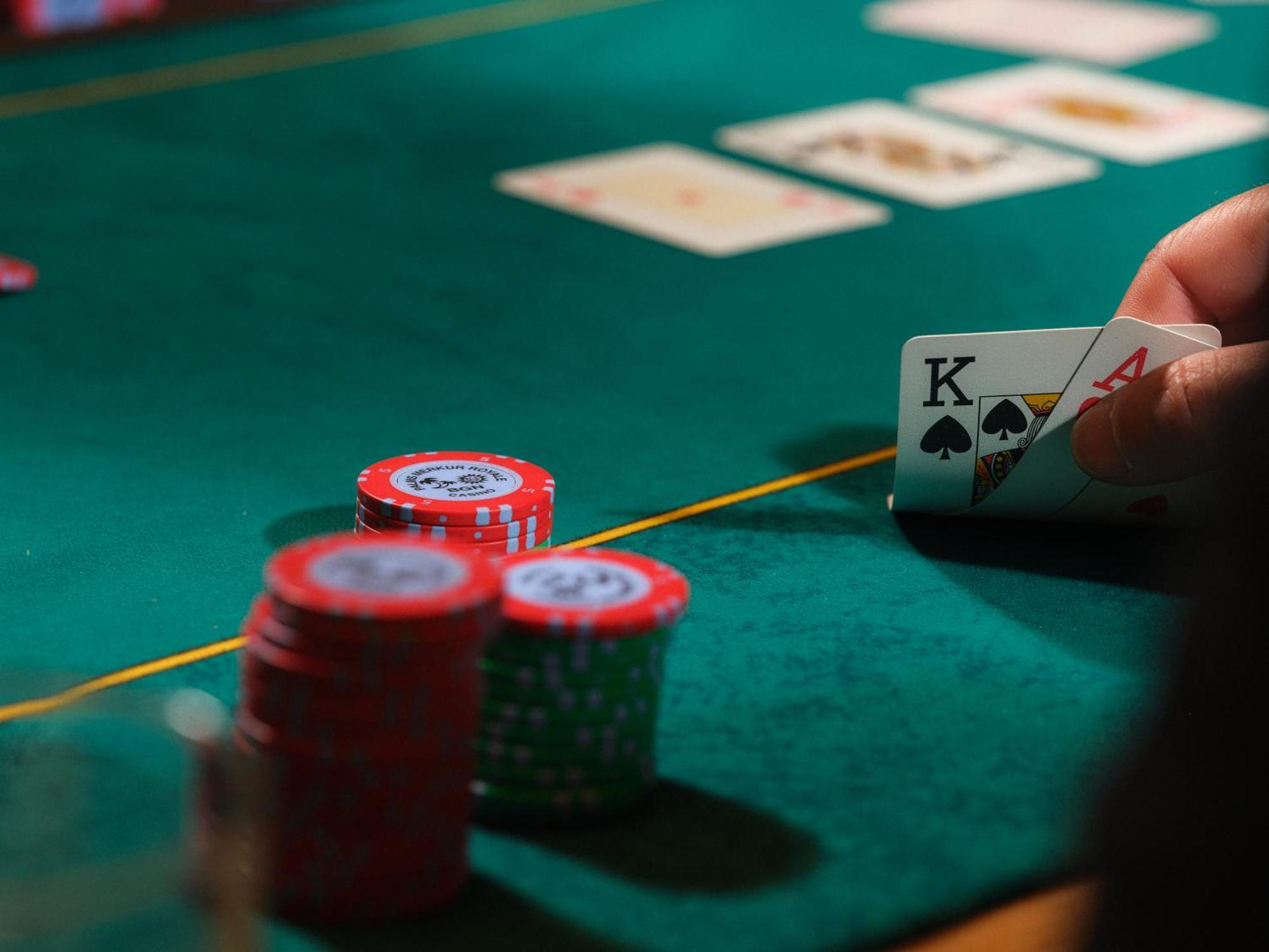 Grand Hotel Millennium Sofia Ngoại thất bức ảnh A player checking in Texas hold 'em